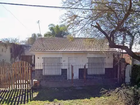 Comoda propiedad a dos cuadras de Yrigoyen