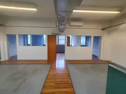 Oficina en Alquiler con 1 cochera