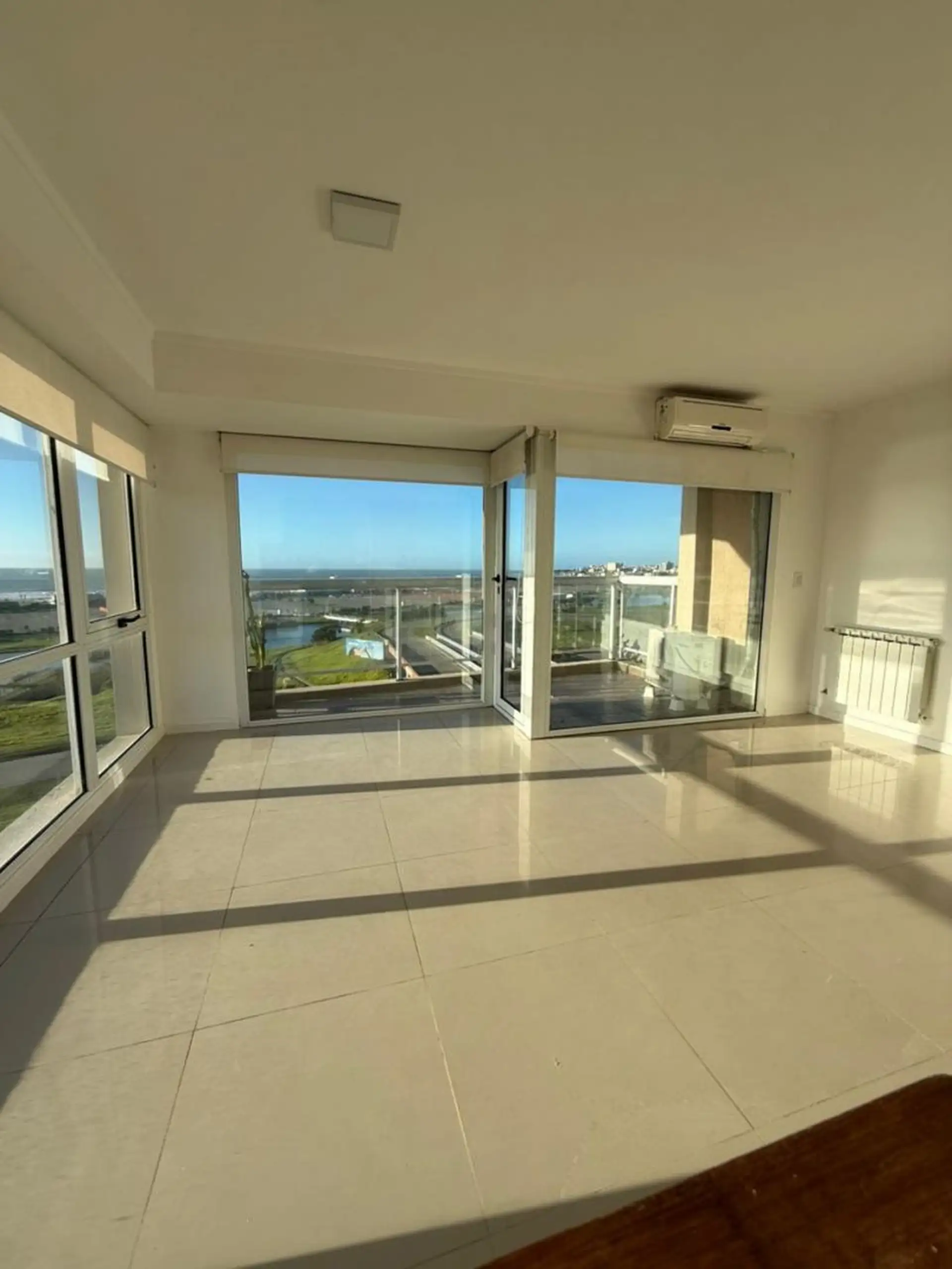 Depto 3 amb, 70m² con cochera y vista panorámica al mar y laguna — Punta Mogotes
