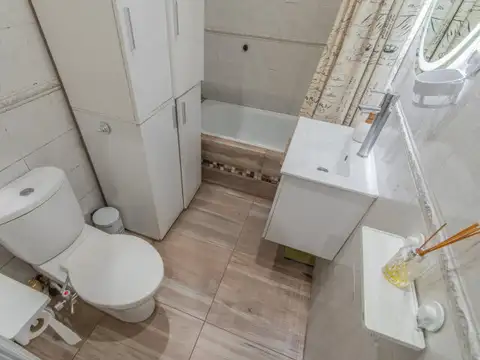VENTA DE CASA DE 5 AMBIENTES C/PATIO Y TERRAZA EN RAMOS MEJÍA