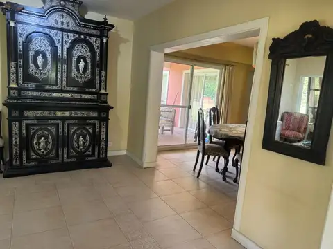 Casa en Venta con 4 cocheras