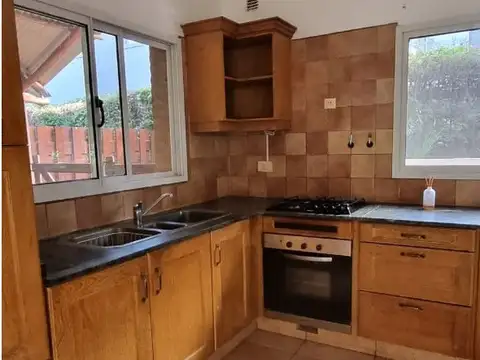 Casa en Alquiler con 3 cocheras