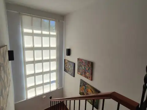 Casa en Alquiler con 3 cocheras