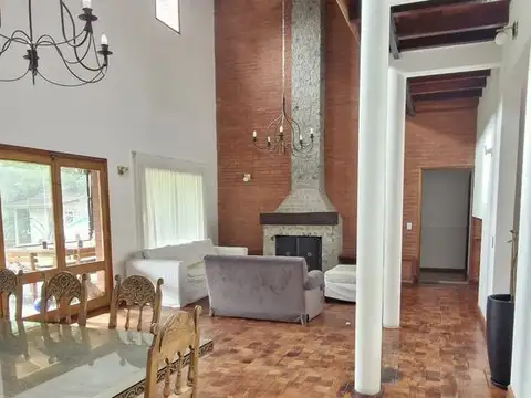 Casa en Venta con 1 cochera