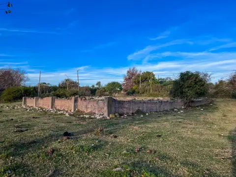 Terreno 3750m2 con platea de hormigón a mts de R11