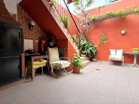 CASA CON COCHERA, PATIO Y PLAYROOM – VILLA URQUIZA