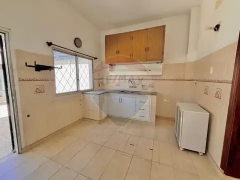 Casa en Alquiler con 1 cochera