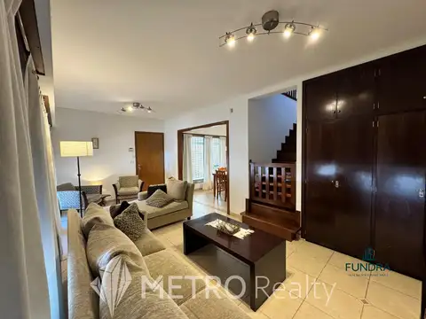 Casa en Venta con 2 cocheras
