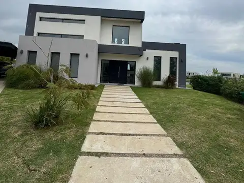 Casa en Alquiler al Este