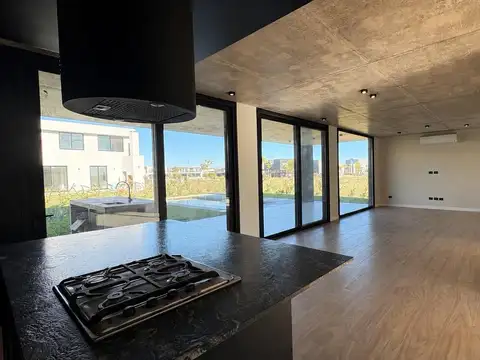 Venta | Casa de 4 dormitorios en Riberas | Playroom, pileta y galería