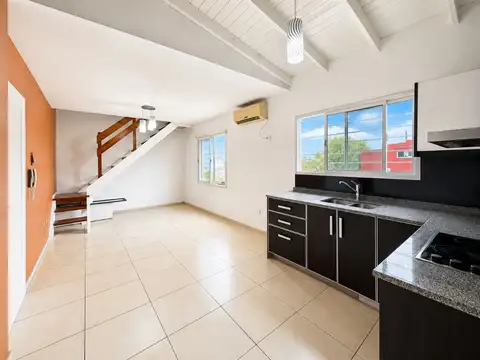Depto Tipo Casa en Venta de 2 ambientes