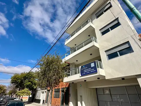 Departamento de 2 ambientes tipo casa en venta en Mataderos
