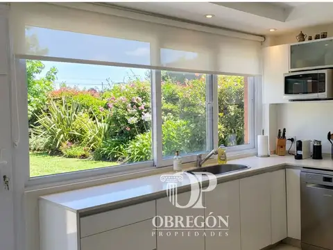 Casa 6 ambientes con 4 baños