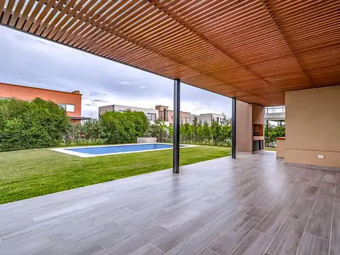 Lindisima casa con jardín en cul-de-sac en el Barrio Araucarias - Oport. Financ.- Puertos del Lago.