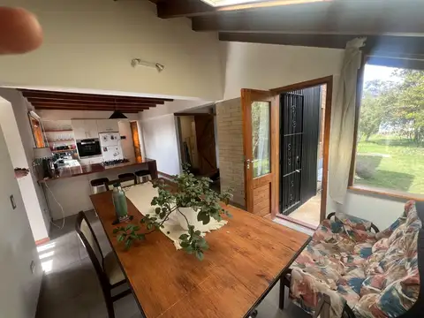 Casa 4 ambientes con 2 baños