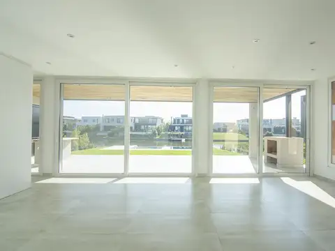 Casa en Venta con 5 cocheras