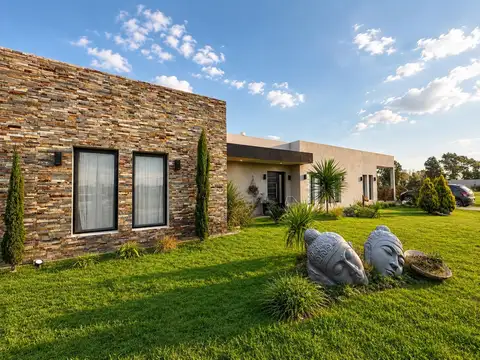 CASA EN FINCAS DE SAN VICENTE SECTOR LAGUNA