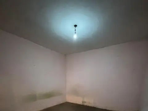 casa 3 amb. IDEAL CONSTRUCTOR a refaccionar