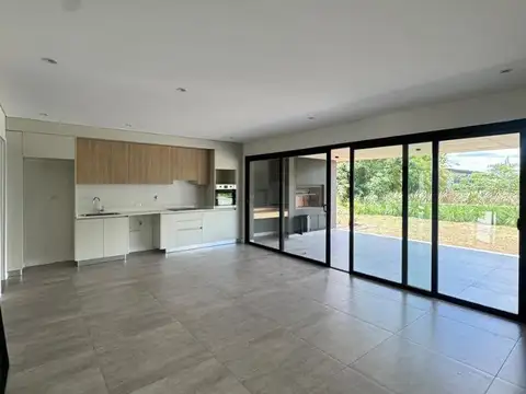 Casa 2 ambientes con 1 baño