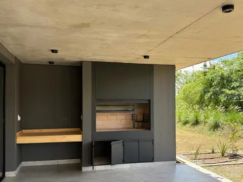 Casa en Alquiler en Zona Centro, USD 1.200
