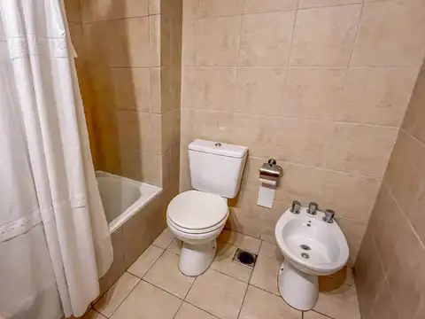 PH/DEPTO 4 AMB  FRENTE C/ PARRILLA S/EXPENSAS