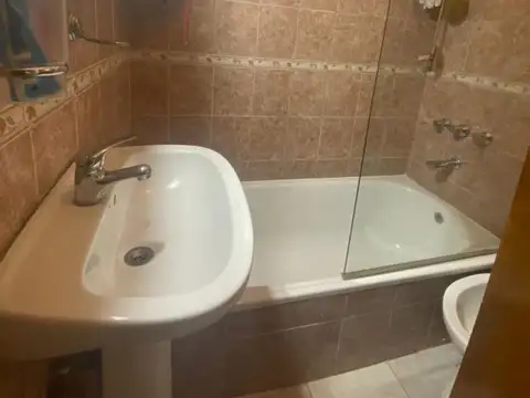 EXCELENTE OPORTUNIDAD CHALET 6 AMBIENTES COCHERA QUINCHO