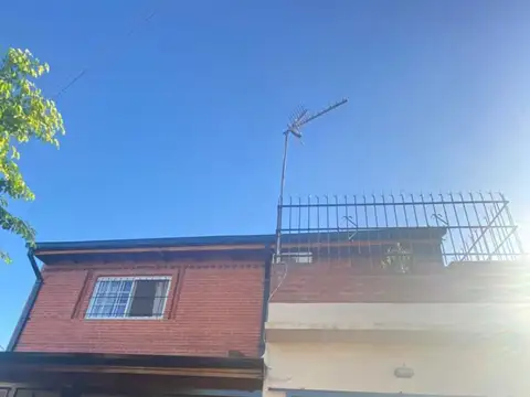 EXCELENTE OPORTUNIDAD CHALET 6 AMBIENTES COCHERA QUINCHO