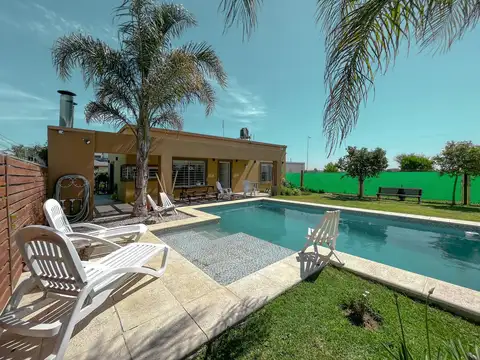 Casa de 2 dormitorios con jardín y pileta, Funes Town