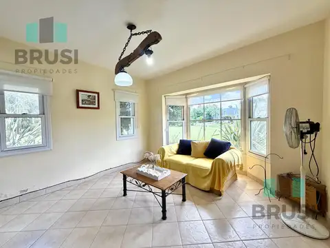 Casa en Venta con 2 cocheras