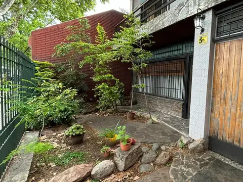 Casa 6 ambientes con 4 baños