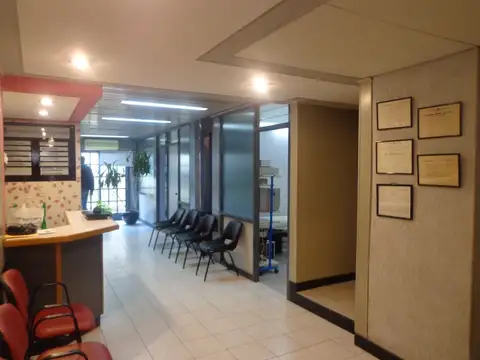Excelente local ideal para consultorios médicos, a media cuadra de Av. Maipu 