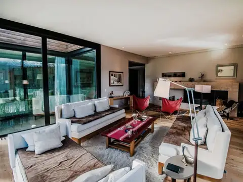 Casa en Venta con 2 cocheras