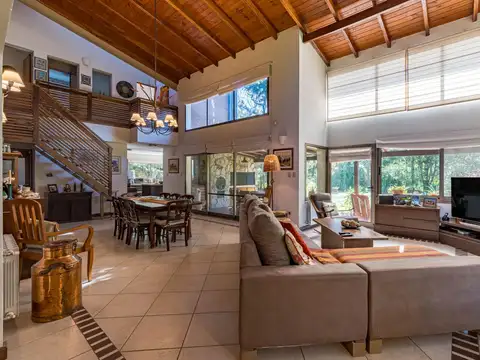 Casa 6 ambientes con 3 baños