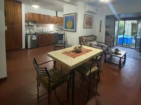 Casa 4 ambientes con 2 baños