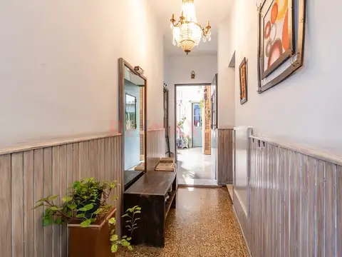 VENTA CASA DE 200M2. EN 'CABALLITO'