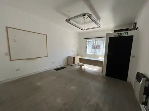 Galpón con oficinas y vivienda en alquiler en Florida