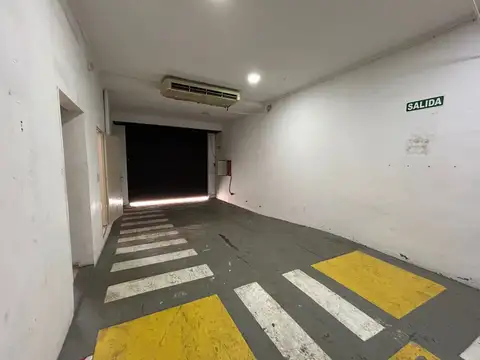 Galpón con oficinas y vivienda en alquiler en Florida