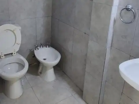 Oficina en Alquiler en Bernal Oeste, $ 300.000