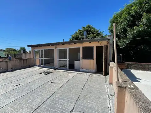 VENTA CASA 3 AMB  CON COCHERA MORON APTO CREDITO