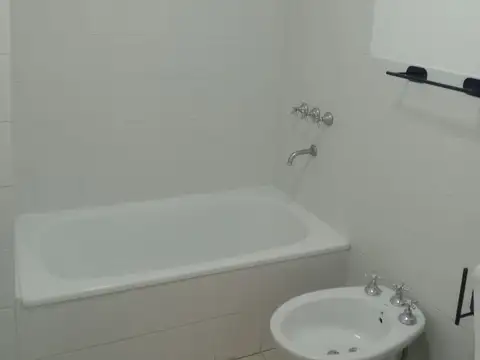Casa en Alquiler con 1 cochera