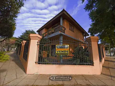Casa 5 ambientes con 2 baños