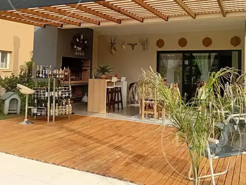 Casa 4 ambientes con 3 baños