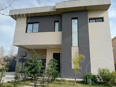 Hermosa Casa en Venta 4 Ambientes en Pilar del Este