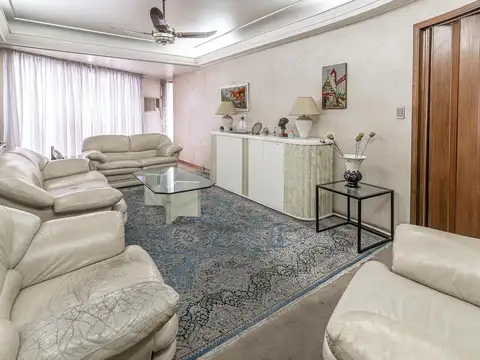 Venta Departamento 4 Ambientes + Dependencia en V. Crespo