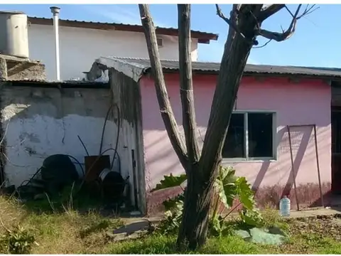 RETASADO  AVDA PTE PERON 4100- LOCALES CON VIVIENDA