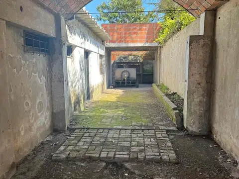 Casa 6 ambientes con 2 baños