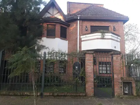 Clásico Chalet en Adrogué