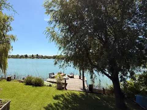 Casa a la laguna en venta en Barrio Santa Barbara, Tigre