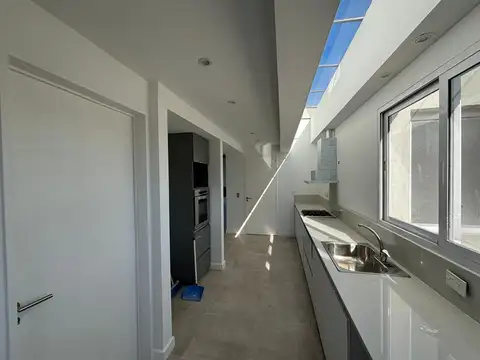 Casa 6 ambientes con 3 baños