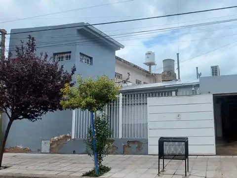 ALQUILER CASA CENTRICA GRANDE CON DEPTO 